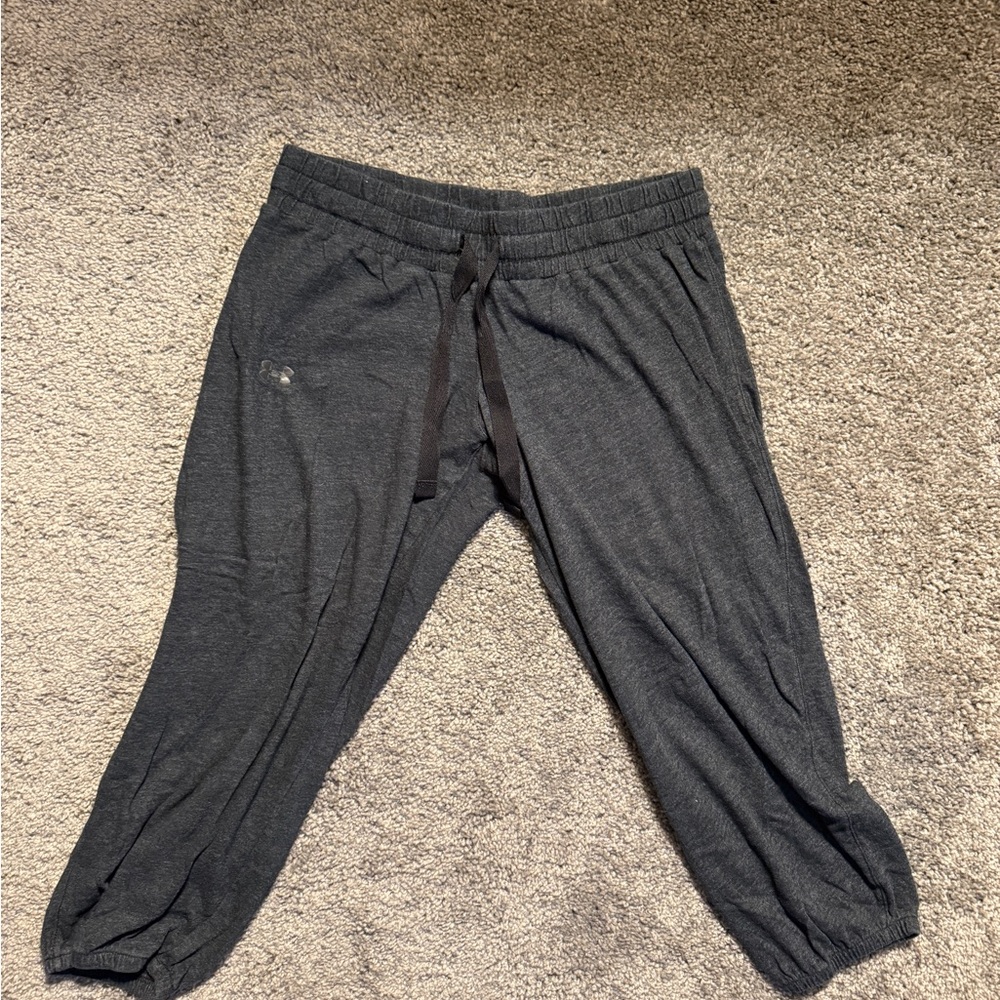 Under Armour Black Capri Pants Elastic Waistband Tapered Fit